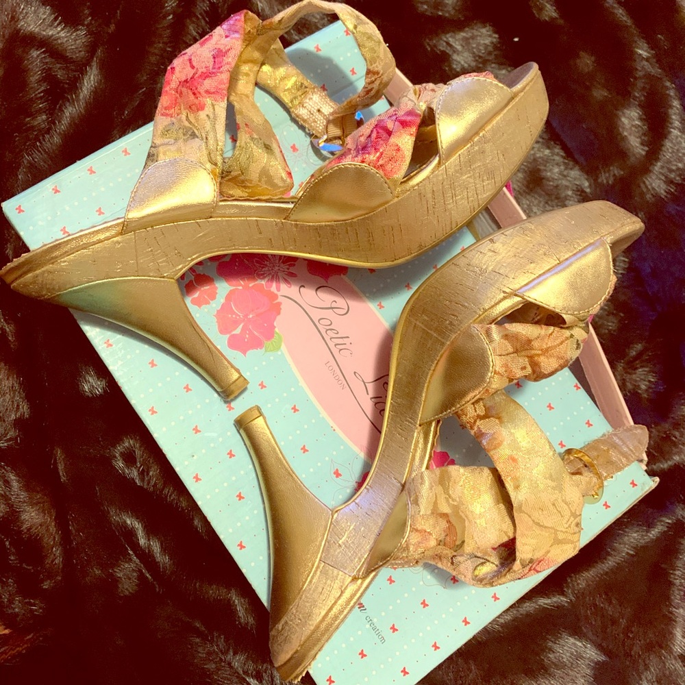 Gently worn size 10 shoes